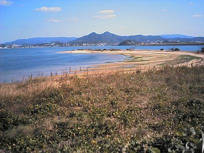 海の中道大橋付近より望む立花山