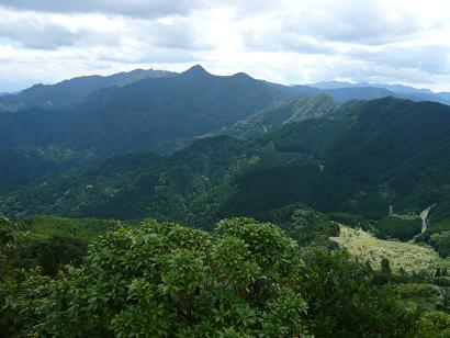 カラ迫岳より眺める釈迦ヶ岳・御前岳