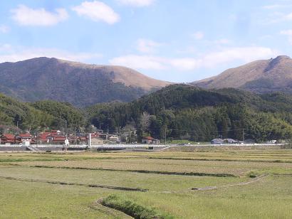 小倉南区東谷付近から眺める吹上峠、大平山