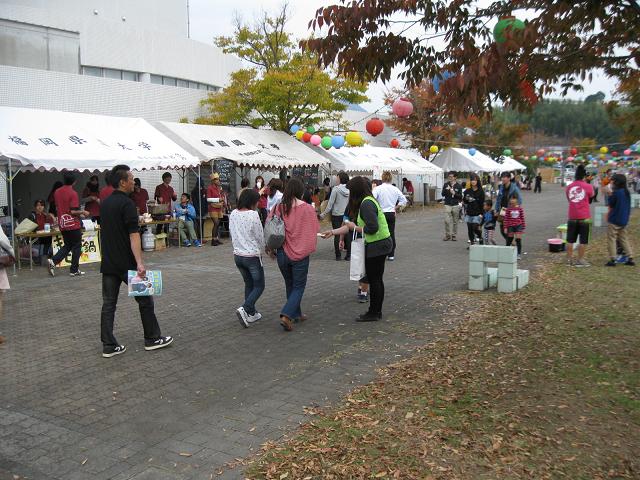 配布の様子の写真です