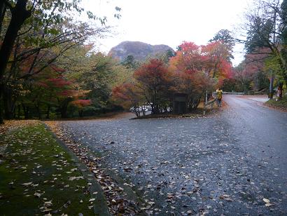 英彦山豊前坊駐車場より眺める秋の鷹巣山一ノ岳