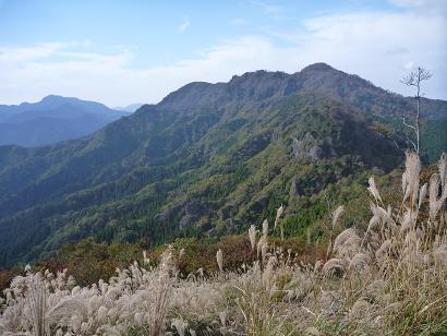 茶臼岳より望む犬ヶ岳