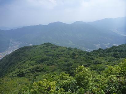 香春岳三ノ岳より望む障子ヶ岳