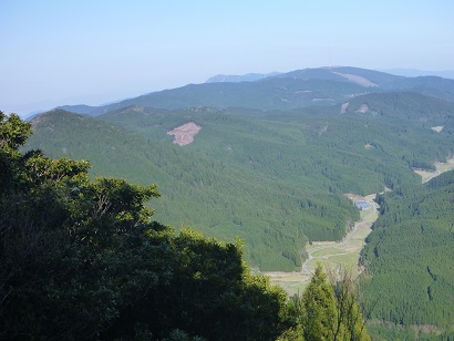 浮岳より羽金山、雷山と続く脊振山地の山並み