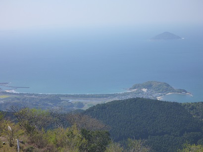 二丈岳より見下ろす福井浜、配崎と姫島