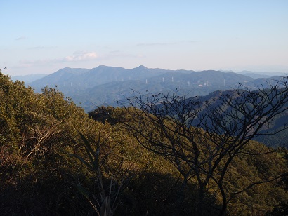 三郡山中腹より望む古処山系