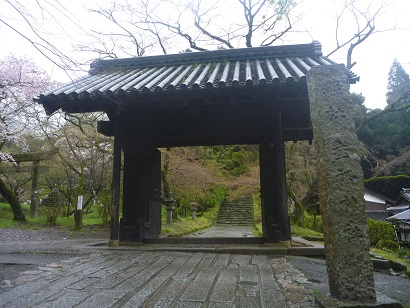 垂裕神社に続く秋月城の旧大手門、黒門
