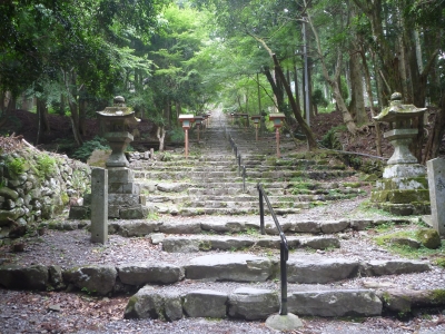 九州自然歩道となっている英彦山神社参道の写真です