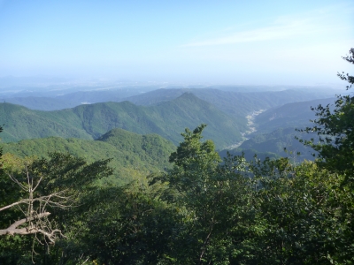 犬ヶ岳から求菩提山を望んだ写真です