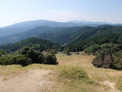 福岡県コースの西端にある基山から九千部、背振山を望んだ写真です