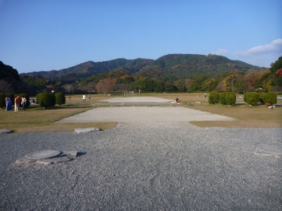 太宰府政庁跡から四王寺山を望んだ写真です