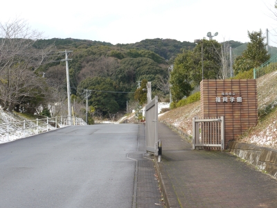 施設入口の写真