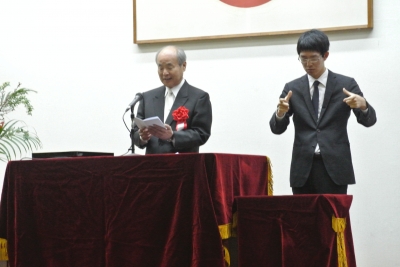 平成２８年３月１１日小倉聴覚特別支援学校卒業式で告辞を読む住吉委員
