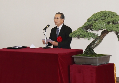 平成２８年１０月２９日京都高等学校創立１００周年記念式典で祝辞を読む城戸教育長（その２）