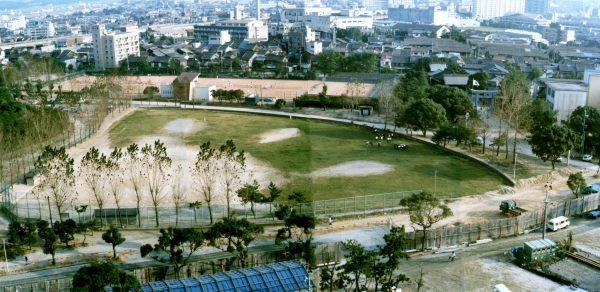 東公園にあった庭球場と野球場