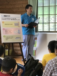 福岡県浄化槽協会牛嶋講師による「水が汚れる原因」についての説明