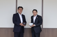 鬼丸様と知事