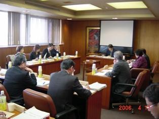 第1回検討委員会の様子(写真)