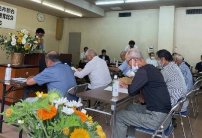 講習会に耳を傾ける生産者