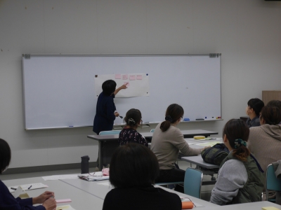 まとめを発表する女性農村アドバイザー