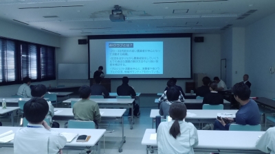 4Hクラブの紹介を熱心に聞く青年農業者