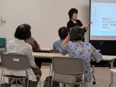 講演をしている講師