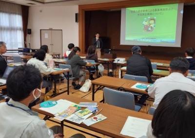 熱心に聴講する参加者