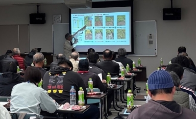 熱心に講演を聞く生産者
