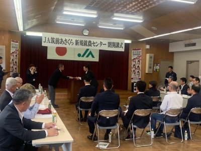 卒業証書を授与される令和６年度修了生