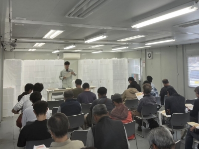 普及センターから生産者に向けて説明を行う様子(JAむなかた)