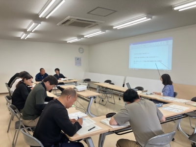 経営試算から目標設定を学ぶ研修生の皆さん