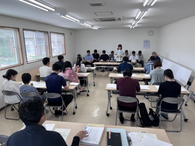 就農の考え方について説明する普及員