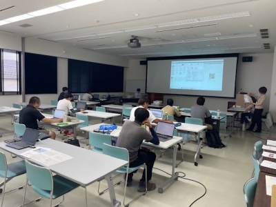複式簿記ソフトを利用し演習に取り組む参加者