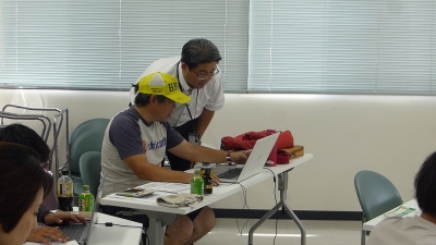 モニターを見ながらの個別指導