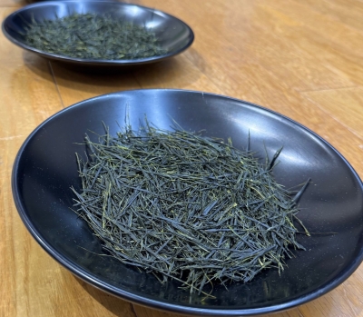 完成した手もみ茶