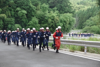 初任教育において体力錬成を実施している写真