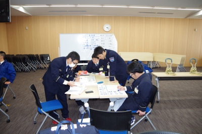 予防査察科において消防同意実習を行っている写真