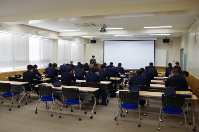 危険物科において事例研究発表を行っている写真