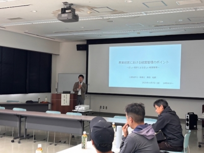 熱弁する原田公認会計士