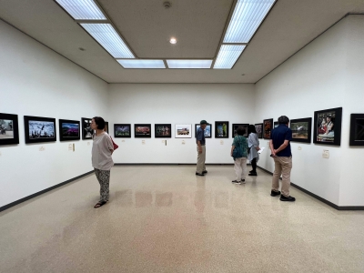 福岡県シニア美術展の様子