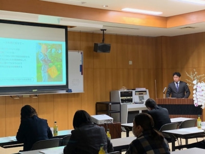 発表を行う小島氏