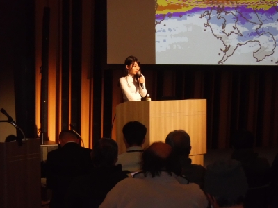 今年の気象について話す久保井氏