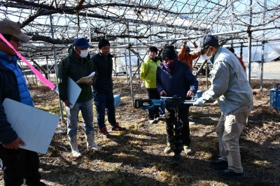 講習会でアースオーガを使用体験