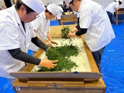 手もみ競技の様子