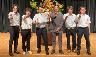 受賞を喜ぶ田川4Hクラブ員(左から3人目が柿木さん)