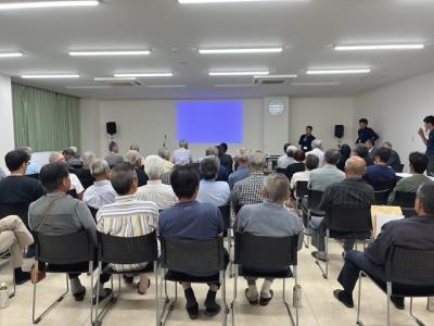 質問をする生産者