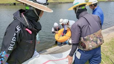 ポンプを水中に投入