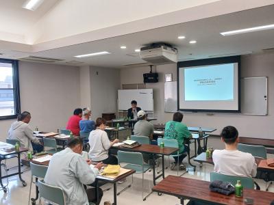 講演を受ける参加者